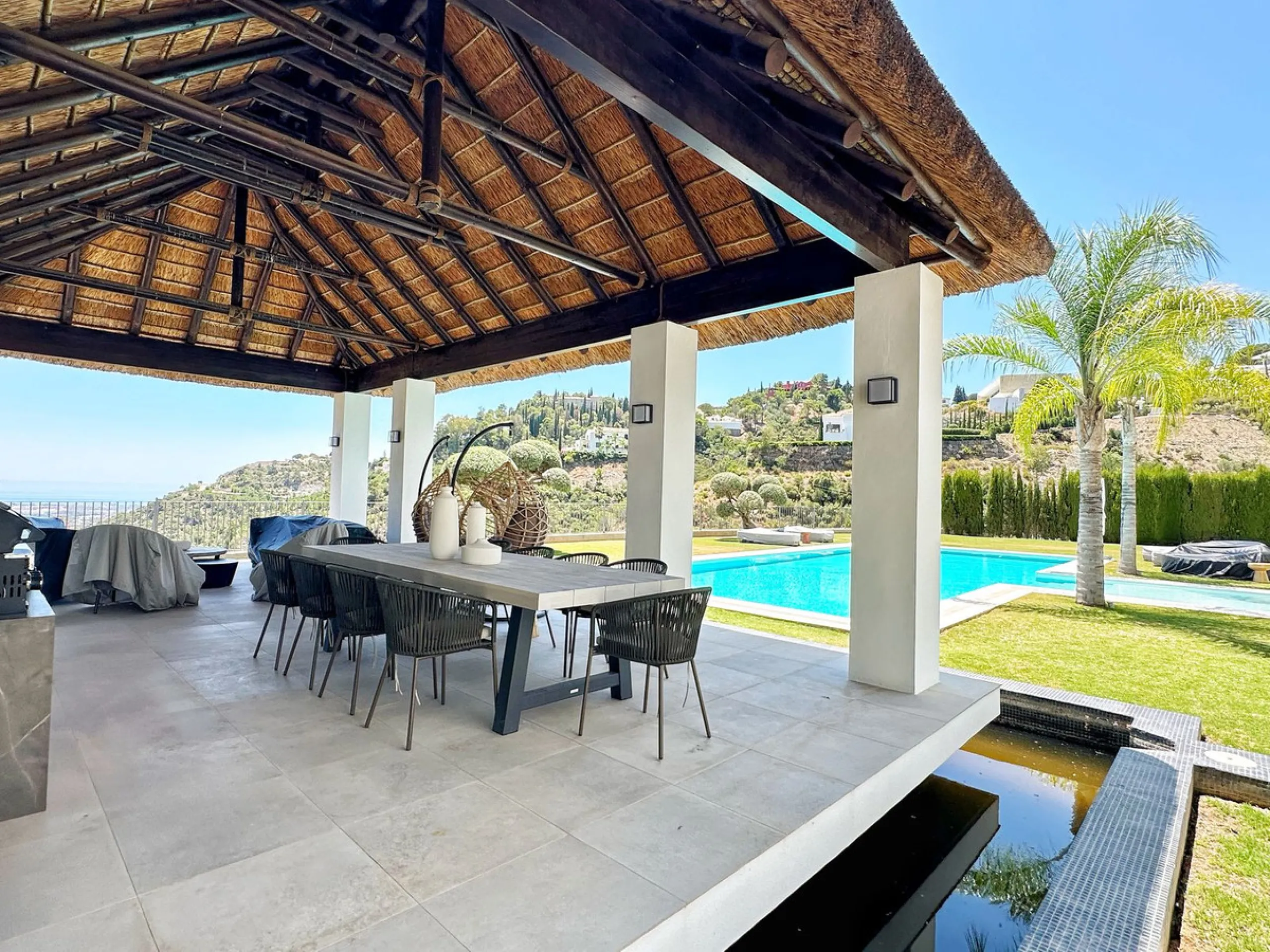 Stunning Villa in the Heart of El Madroñal with Breathtaking Views