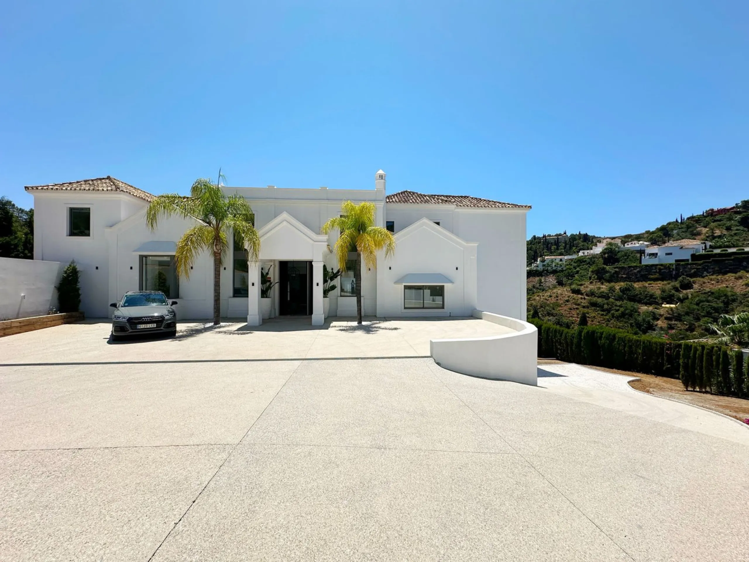 Stunning Villa in the Heart of El Madroñal with Breathtaking Views