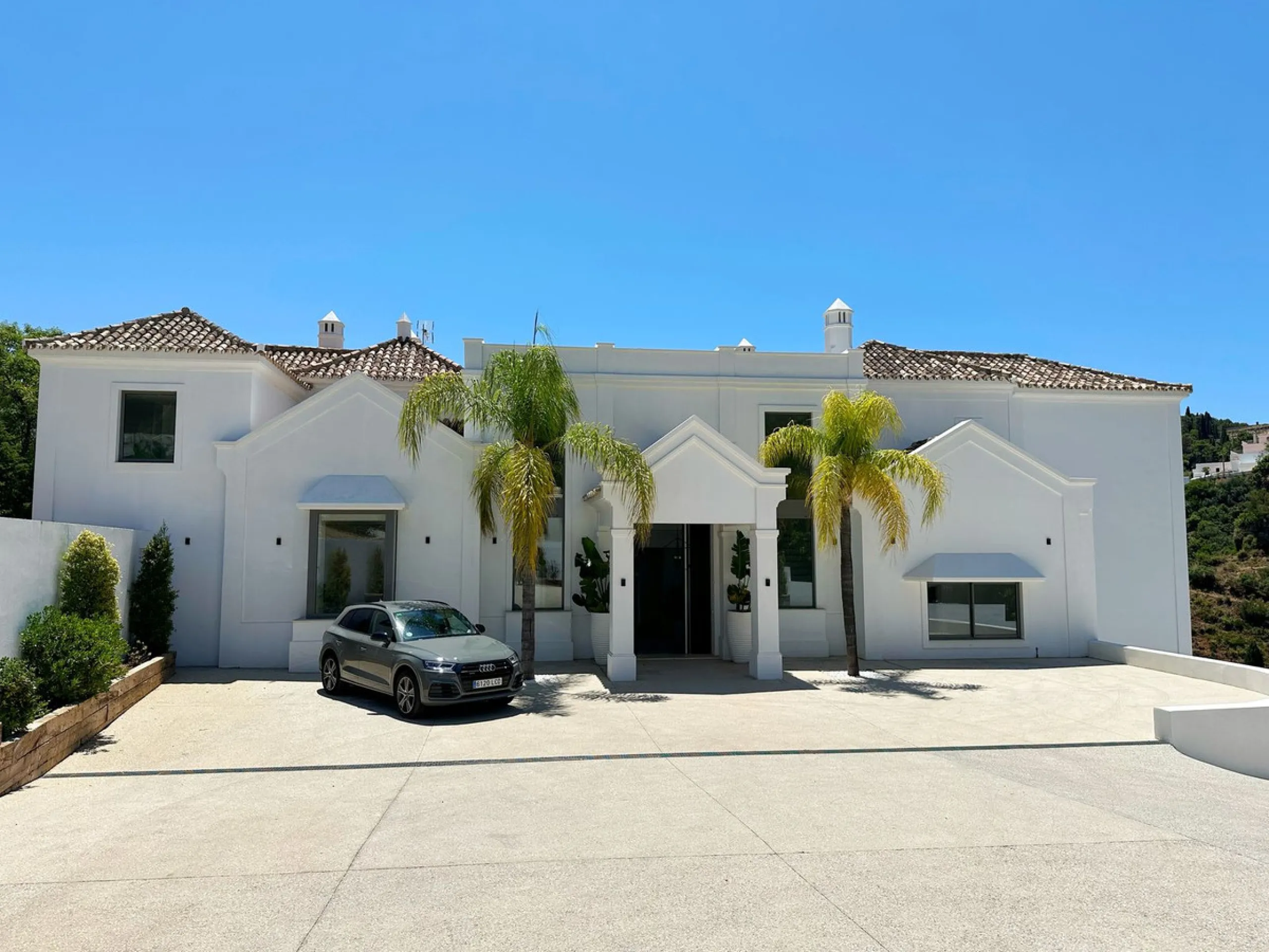 Stunning Villa in the Heart of El Madroñal with Breathtaking Views