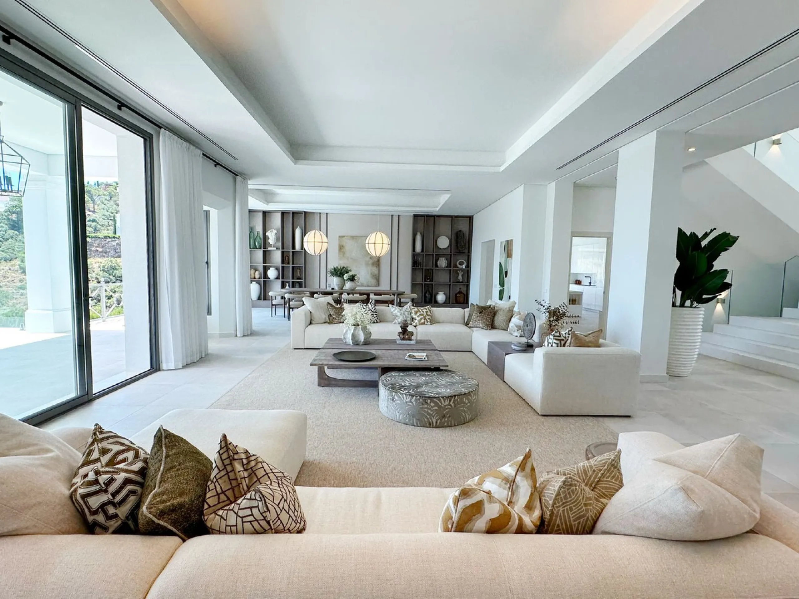 Stunning Villa in the Heart of El Madroñal with Breathtaking Views