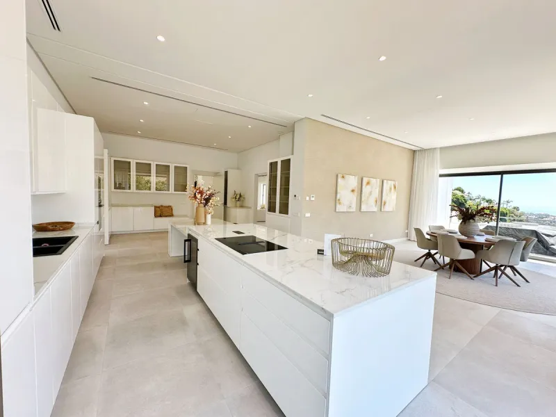 Stunning Villa in the Heart of El Madroñal with Breathtaking Views
