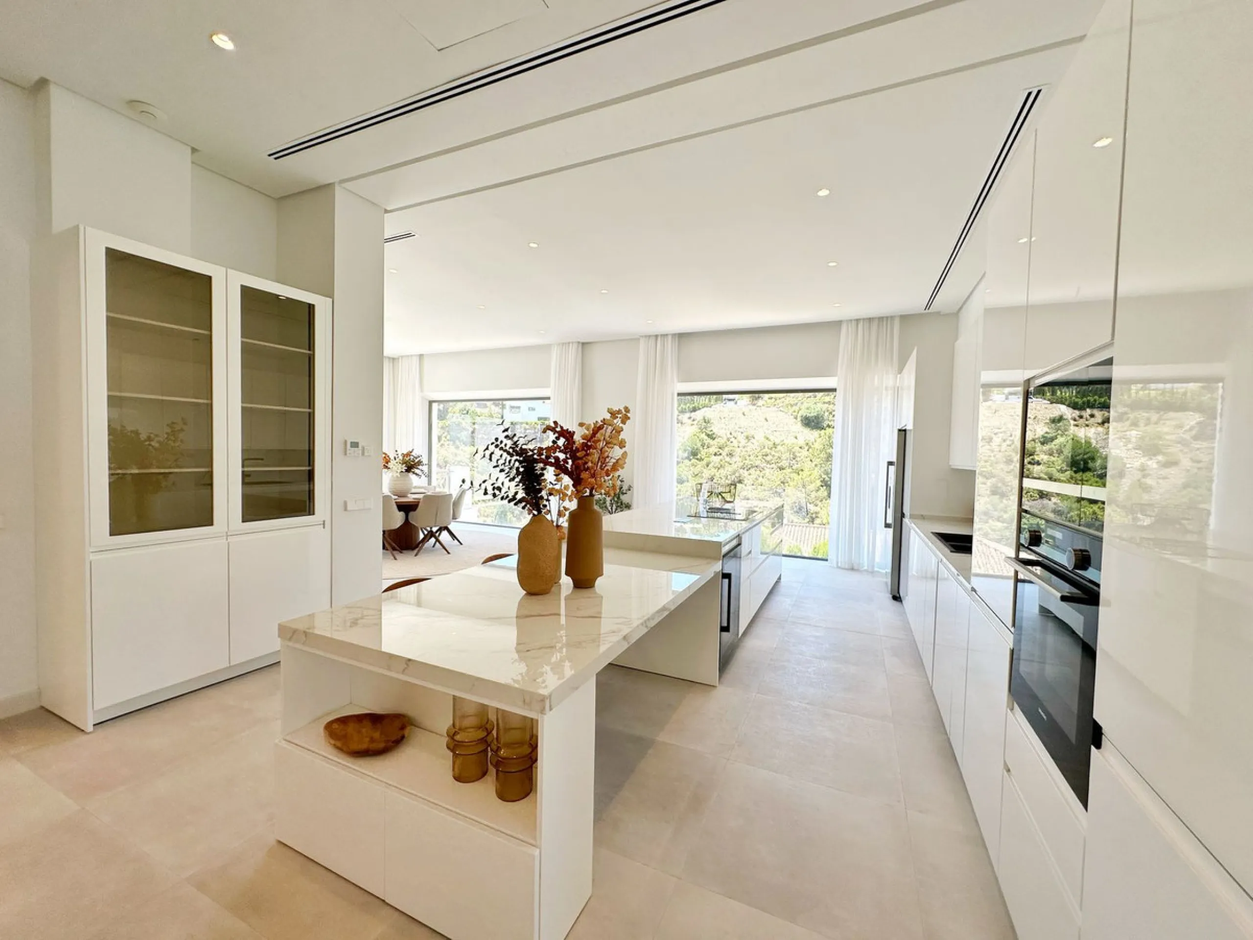 Stunning Villa in the Heart of El Madroñal with Breathtaking Views