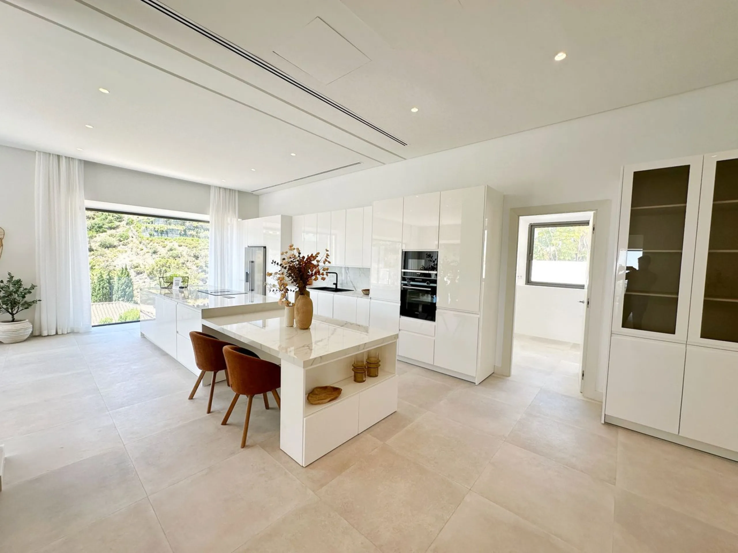 Stunning Villa in the Heart of El Madroñal with Breathtaking Views