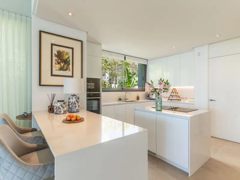 This exceptional luxury villa is situated in the prestigious area of Cabopino, Marbella East, offering a prime front line golf location with captivating views of both the sea and lush fairways. Designed to the highest standards, the property spans a gener