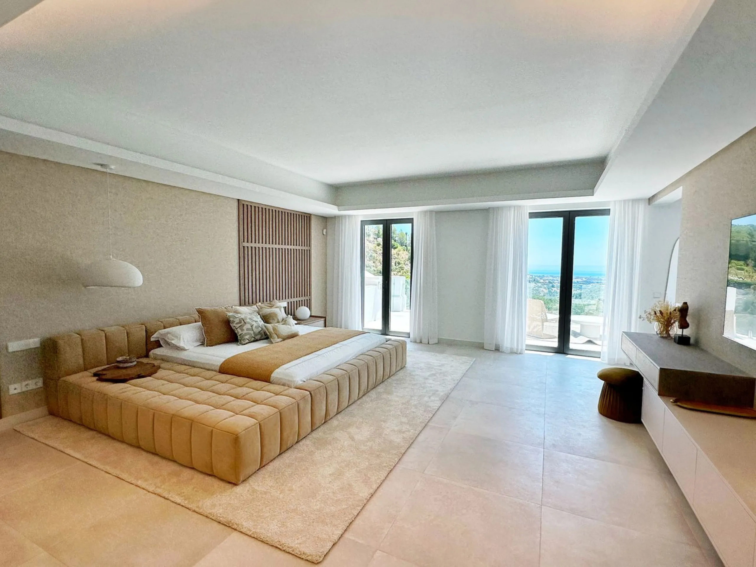 Stunning Villa in the Heart of El Madroñal with Breathtaking Views