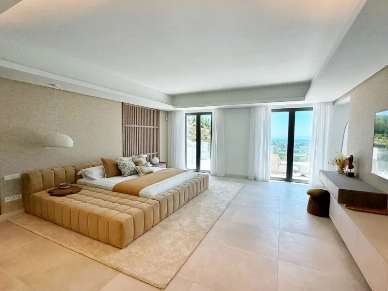 Stunning Villa in the Heart of El Madroñal with Breathtaking Views