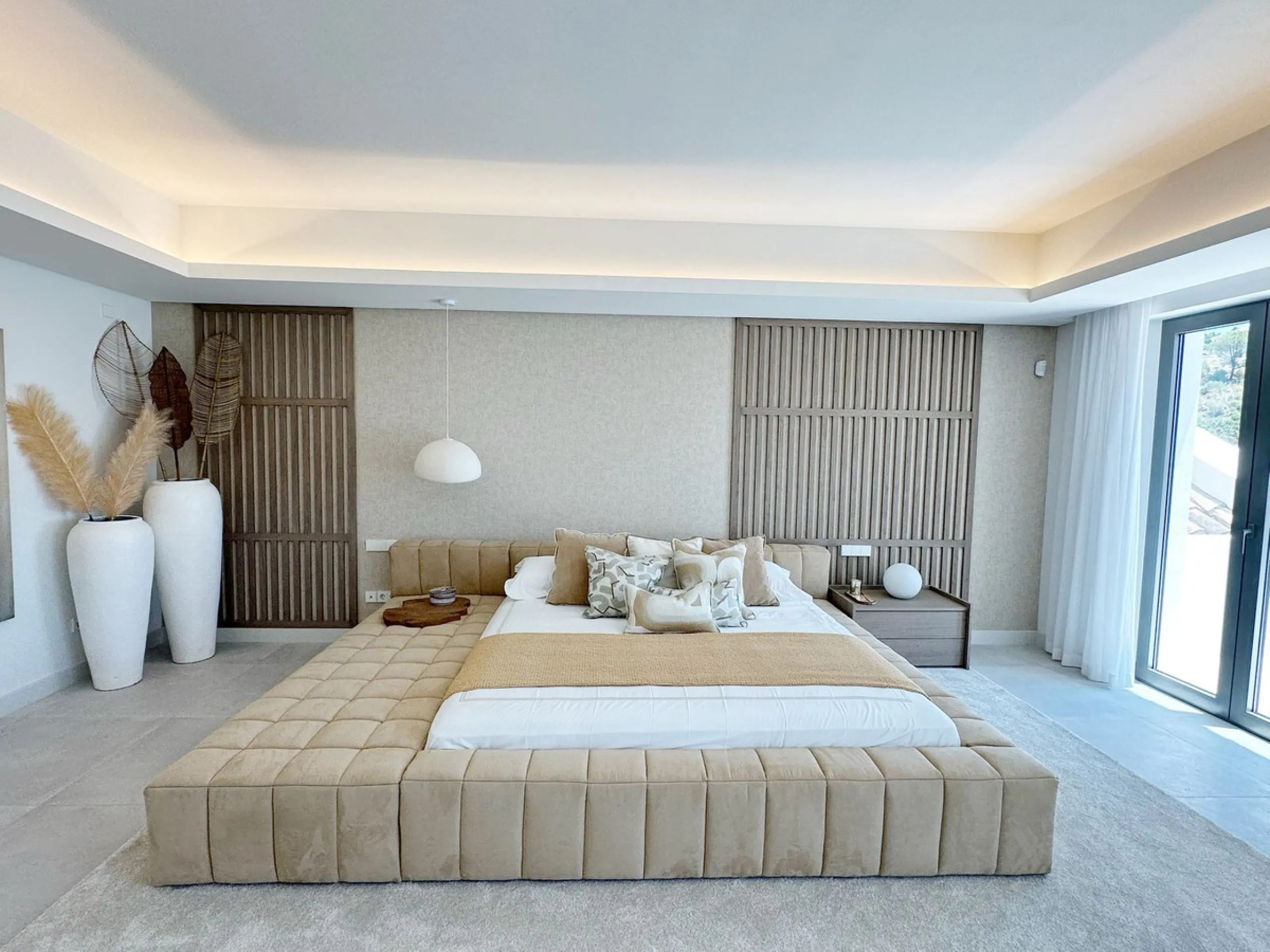 Stunning Villa in the Heart of El Madroñal with Breathtaking Views
