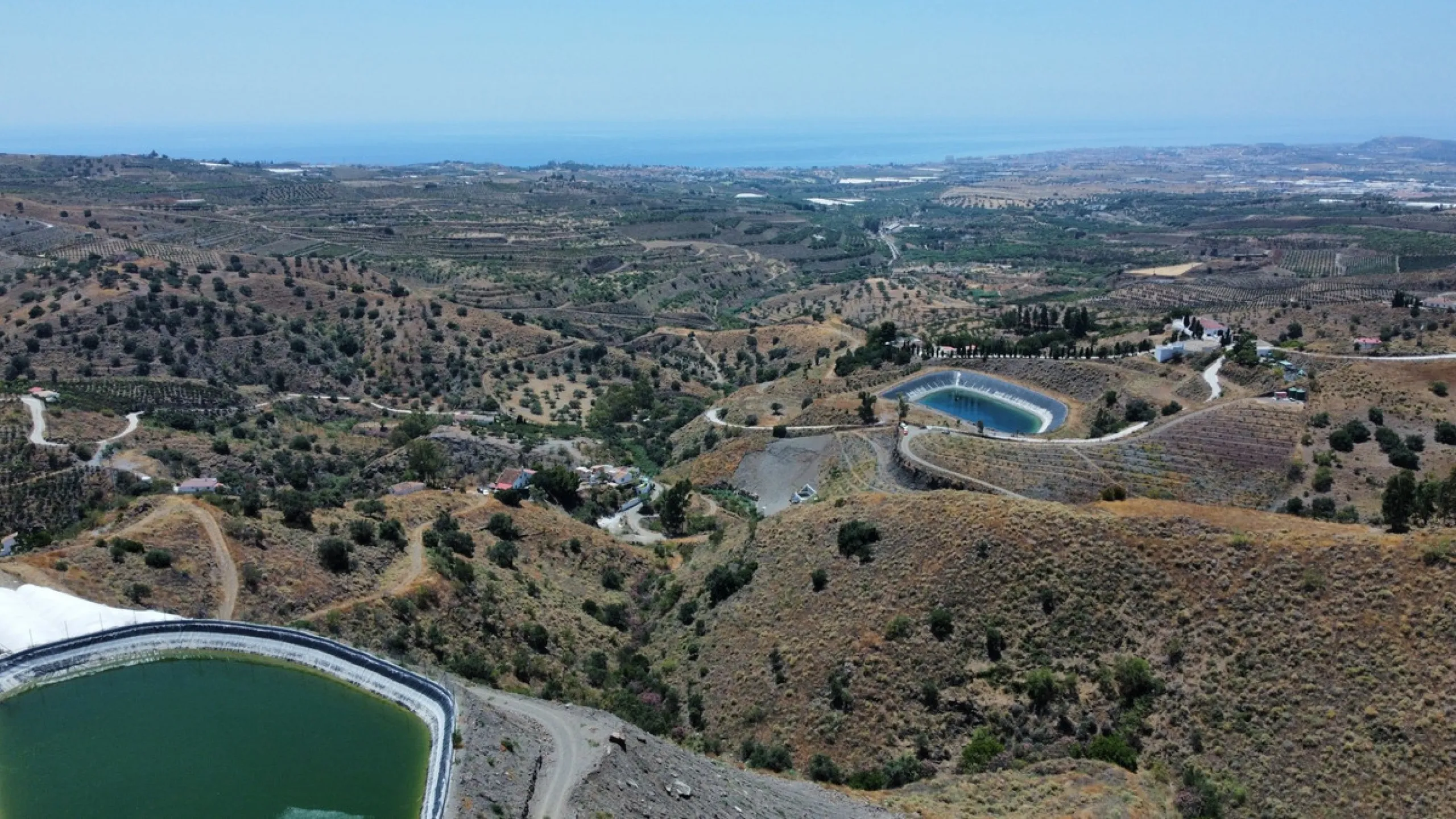This extraordinary property spans a total of 60,000m2, with 40,000m2 already cultivated and 20,000m2 remaining unexploited, ready for your development or further agricultural pursuits. The cultivated area boasts a thriving mango plantation with 3,500 tree