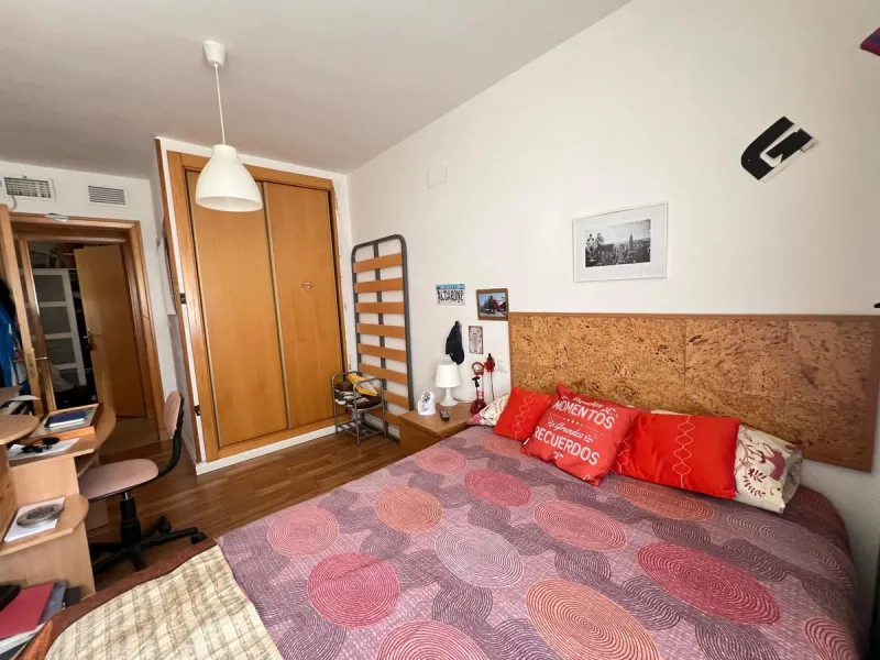 Spacious apartment in the exclusive Puerto de la Torre/Teatinos area, gated community in perfect condition