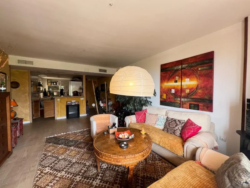 Spacious apartment in the exclusive Puerto de la Torre/Teatinos area, gated community in perfect condition