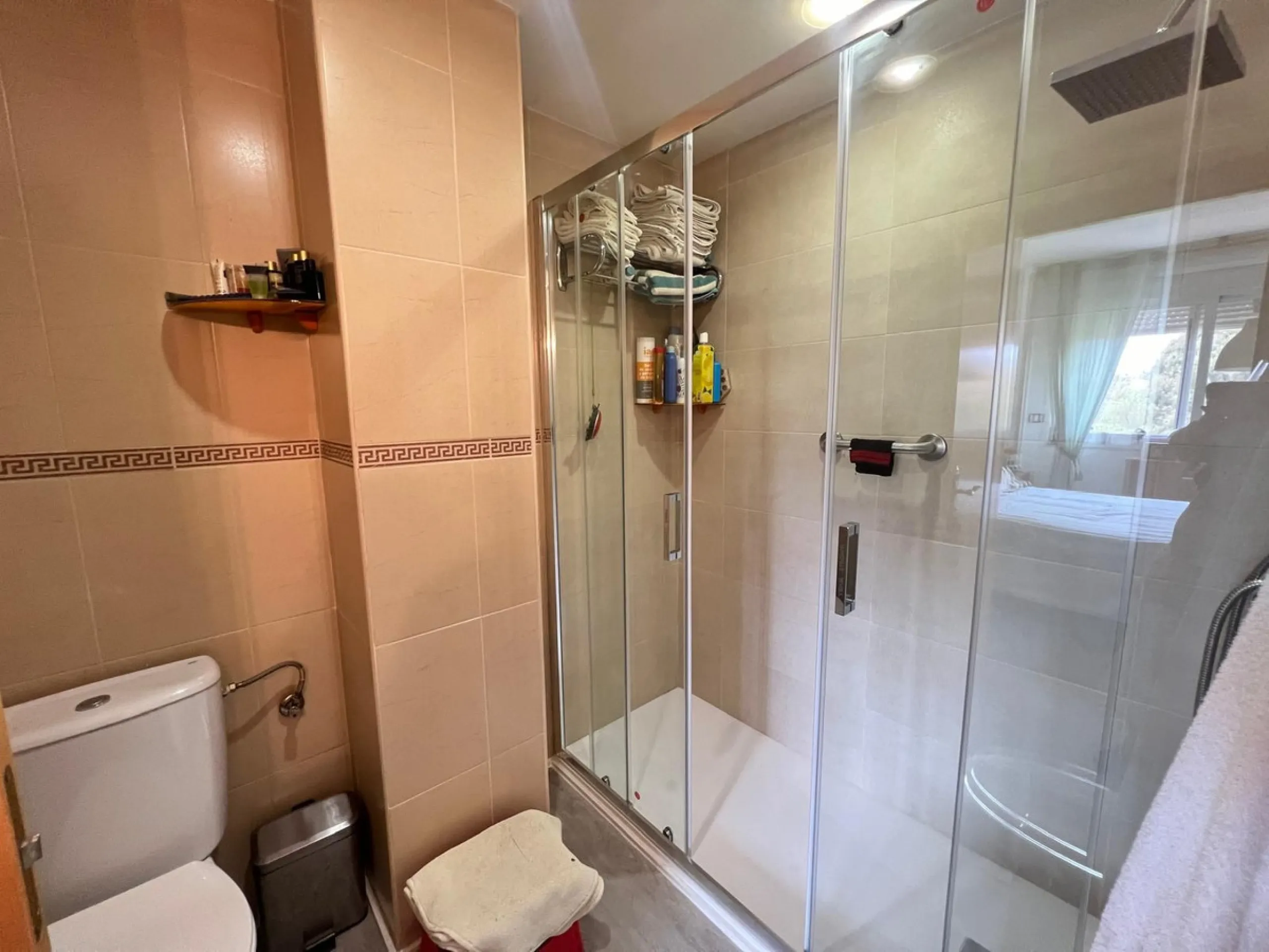 Spacious apartment in the exclusive Puerto de la Torre/Teatinos area, gated community in perfect condition