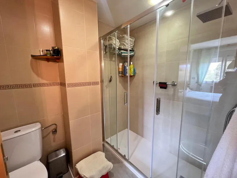 Spacious apartment in the exclusive Puerto de la Torre/Teatinos area, gated community in perfect condition