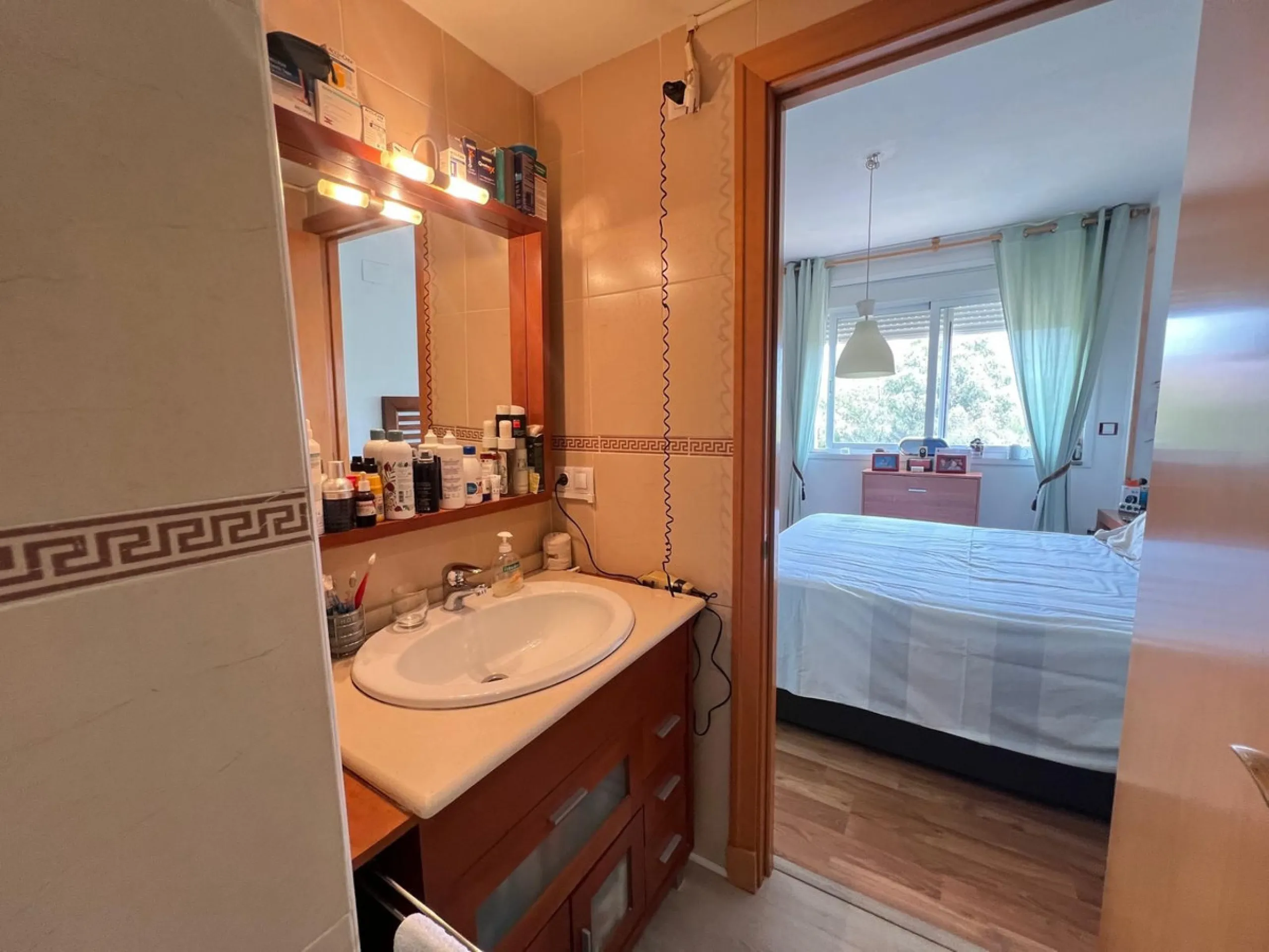 Spacious apartment in the exclusive Puerto de la Torre/Teatinos area, gated community in perfect condition