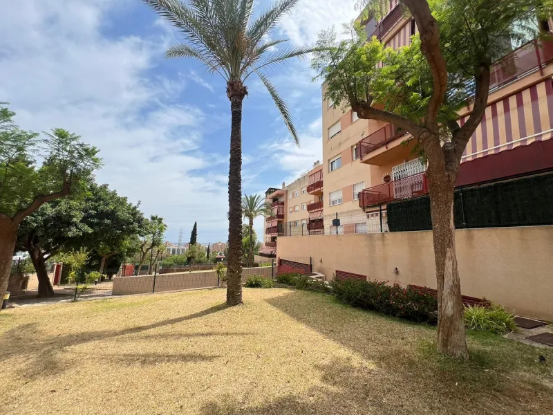 Spacious apartment in the exclusive Puerto de la Torre/Teatinos area, gated community in perfect condition