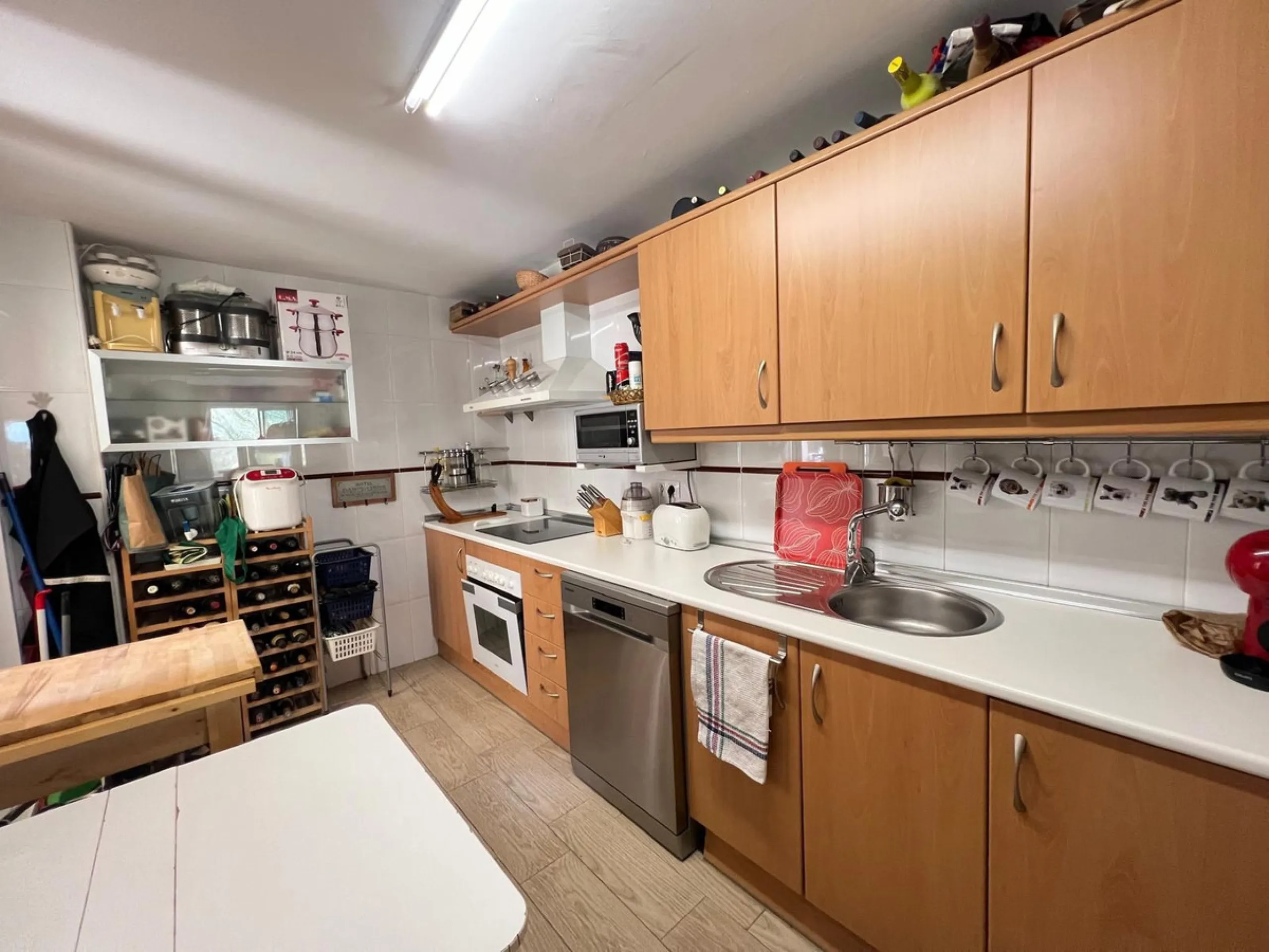 Spacious apartment in the exclusive Puerto de la Torre/Teatinos area, gated community in perfect condition