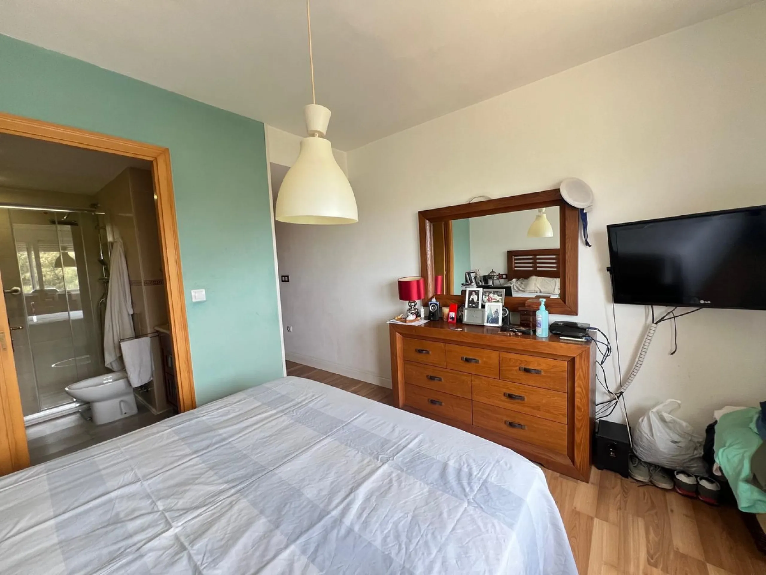 Spacious apartment in the exclusive Puerto de la Torre/Teatinos area, gated community in perfect condition