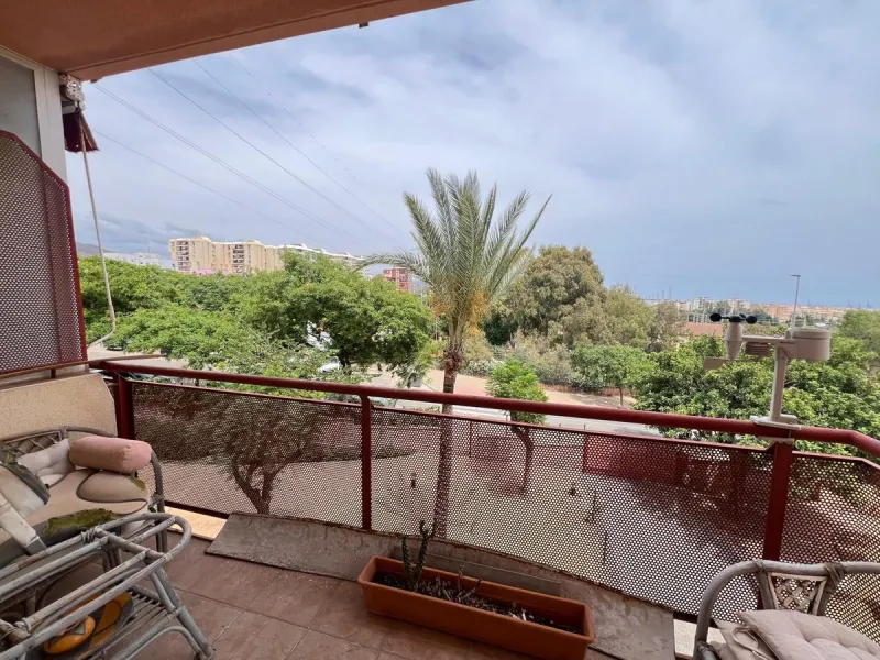 Spacious apartment in the exclusive Puerto de la Torre/Teatinos area, gated community in perfect condition