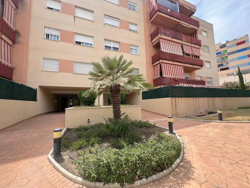 Spacious apartment in the exclusive Puerto de la Torre/Teatinos area, gated community in perfect condition