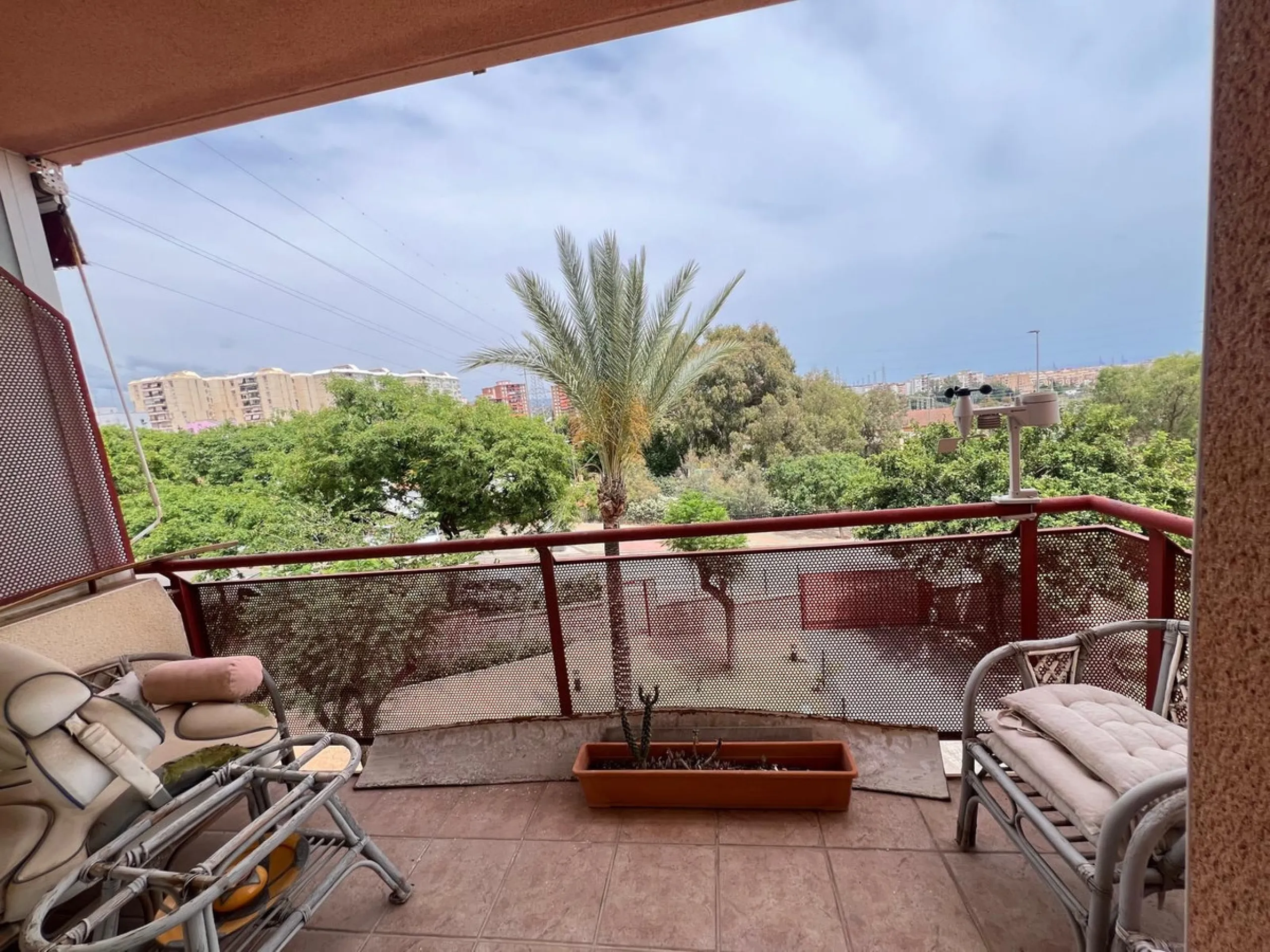 Spacious apartment in the exclusive Puerto de la Torre/Teatinos area, gated community in perfect condition
