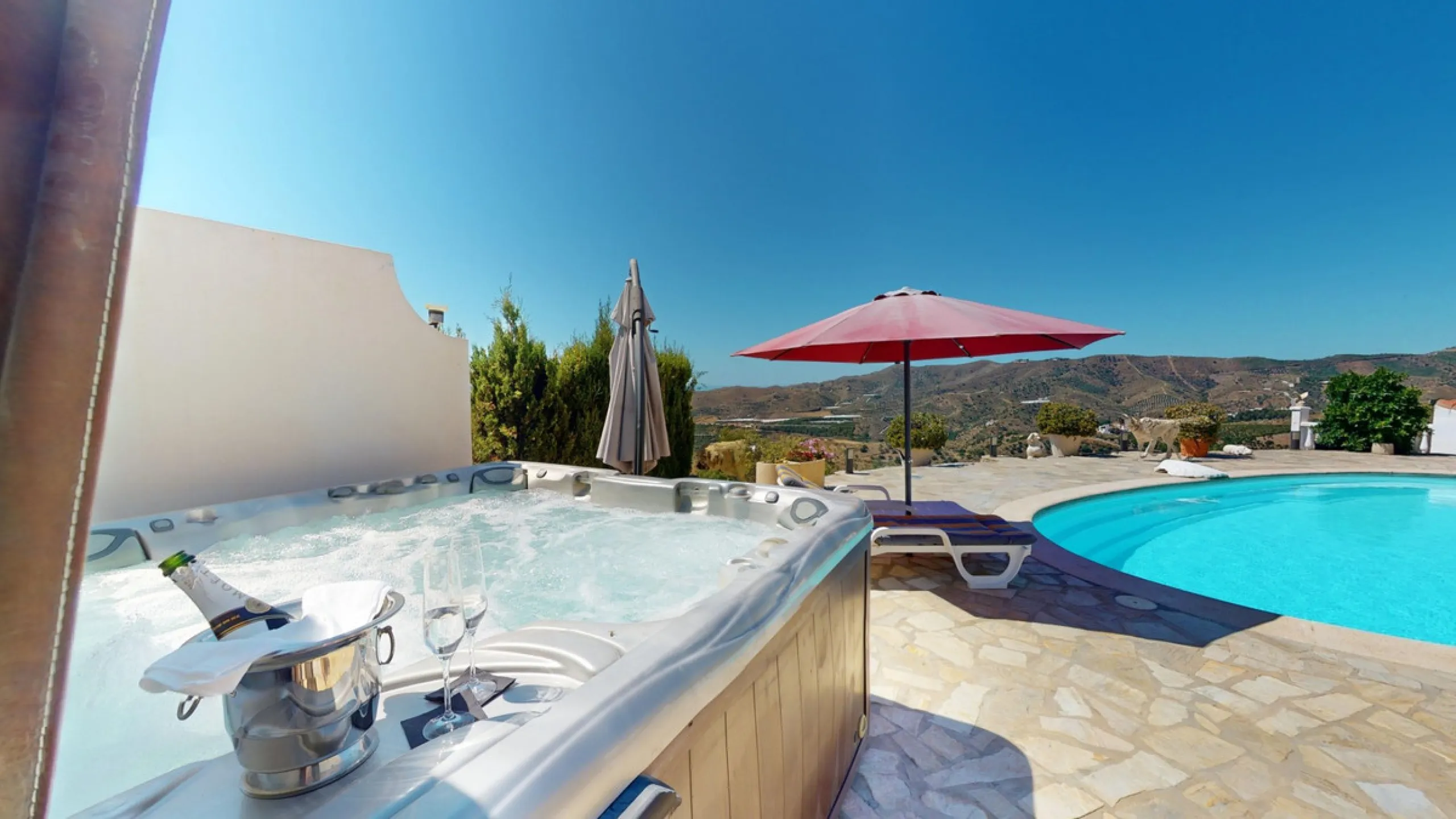 This exceptional, spacious U-shaped villa is located in the picturesque area of Iznate and offers two separate living units, each fully equipped. The villa spans two floors and features a total of seven bedrooms and six bathrooms. Each unit includes a fun