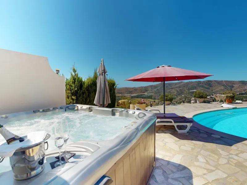 This exceptional, spacious U-shaped villa is located in the picturesque area of Iznate and offers two separate living units, each fully equipped. The villa spans two floors and features a total of seven bedrooms and six bathrooms. Each unit includes a fun