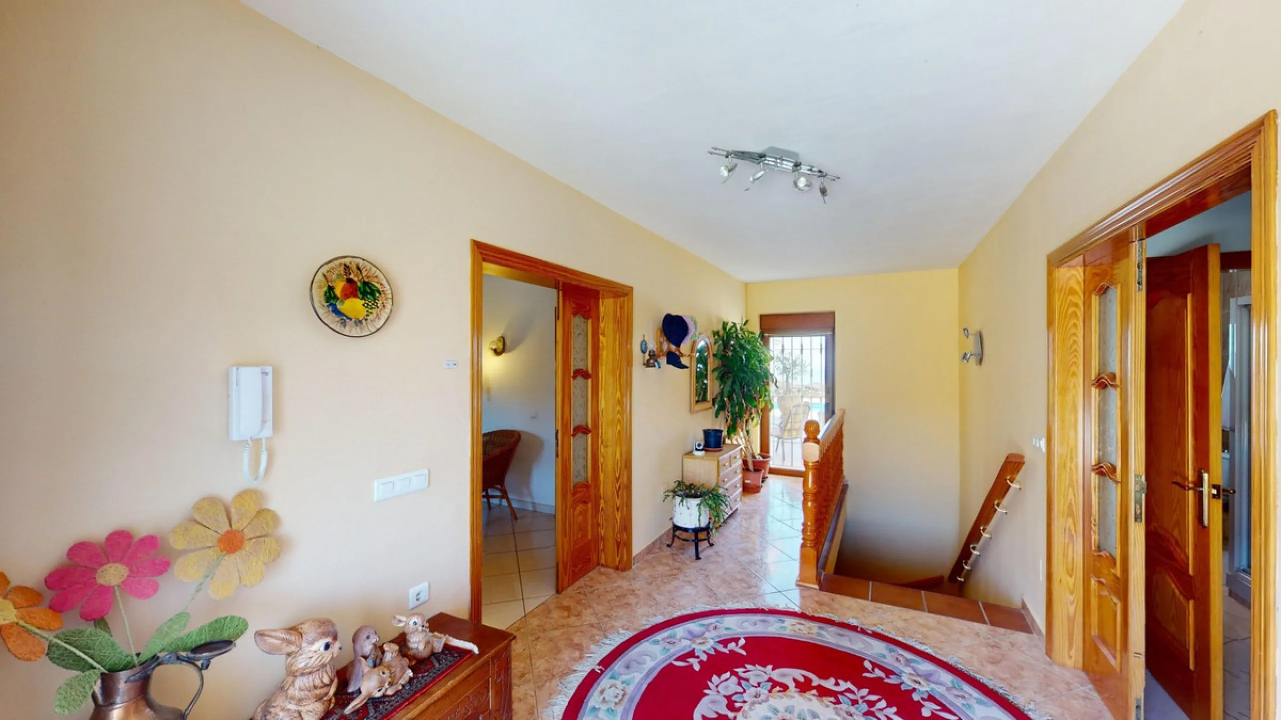 This exceptional, spacious U-shaped villa is located in the picturesque area of Iznate and offers two separate living units, each fully equipped. The villa spans two floors and features a total of seven bedrooms and six bathrooms. Each unit includes a fun