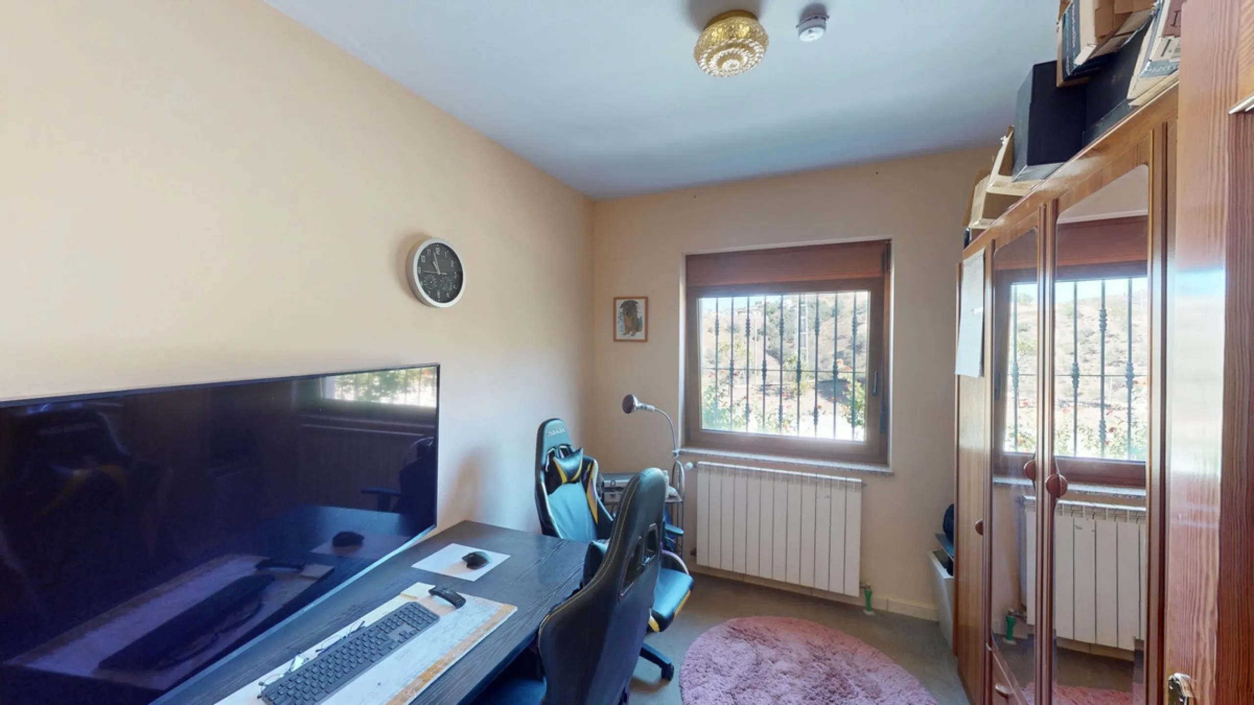 This exceptional, spacious U-shaped villa is located in the picturesque area of Iznate and offers two separate living units, each fully equipped. The villa spans two floors and features a total of seven bedrooms and six bathrooms. Each unit includes a fun