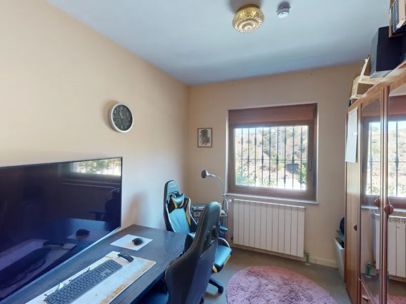This exceptional, spacious U-shaped villa is located in the picturesque area of Iznate and offers two separate living units, each fully equipped. The villa spans two floors and features a total of seven bedrooms and six bathrooms. Each unit includes a fun