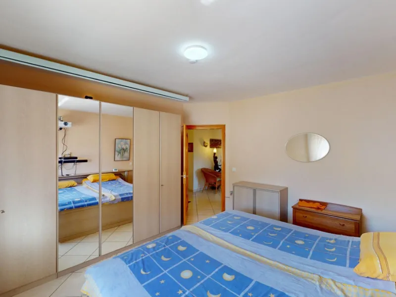 This exceptional, spacious U-shaped villa is located in the picturesque area of Iznate and offers two separate living units, each fully equipped. The villa spans two floors and features a total of seven bedrooms and six bathrooms. Each unit includes a fun