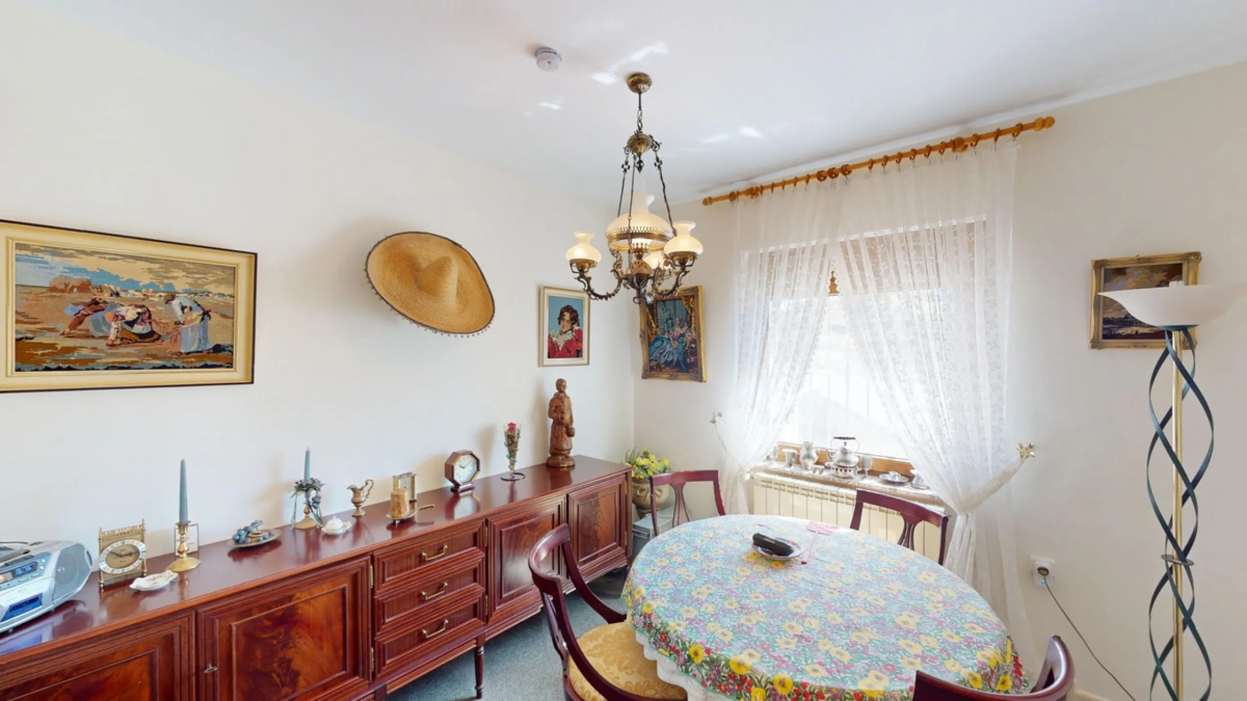 This exceptional, spacious U-shaped villa is located in the picturesque area of Iznate and offers two separate living units, each fully equipped. The villa spans two floors and features a total of seven bedrooms and six bathrooms. Each unit includes a fun