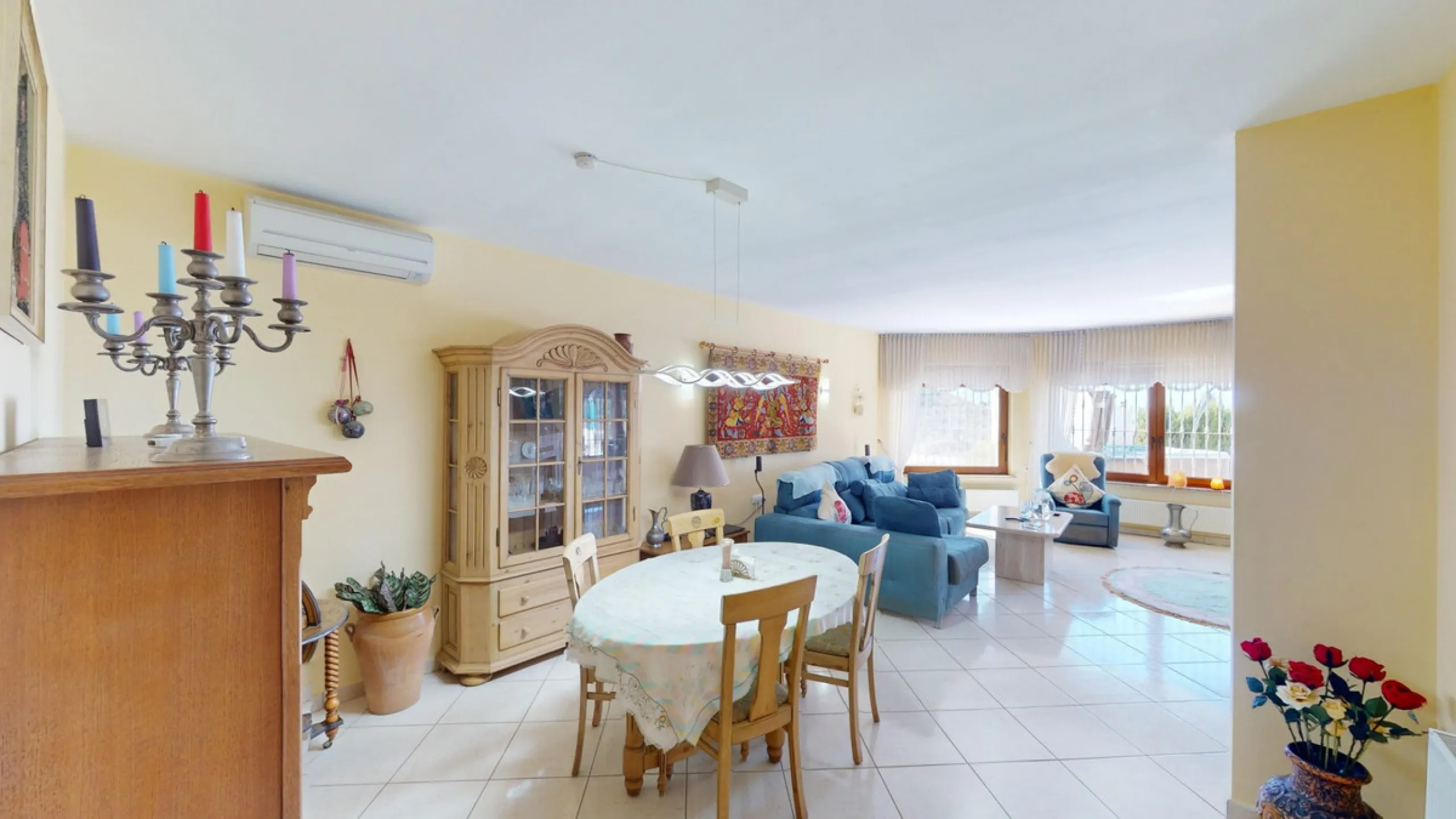 This exceptional, spacious U-shaped villa is located in the picturesque area of Iznate and offers two separate living units, each fully equipped. The villa spans two floors and features a total of seven bedrooms and six bathrooms. Each unit includes a fun