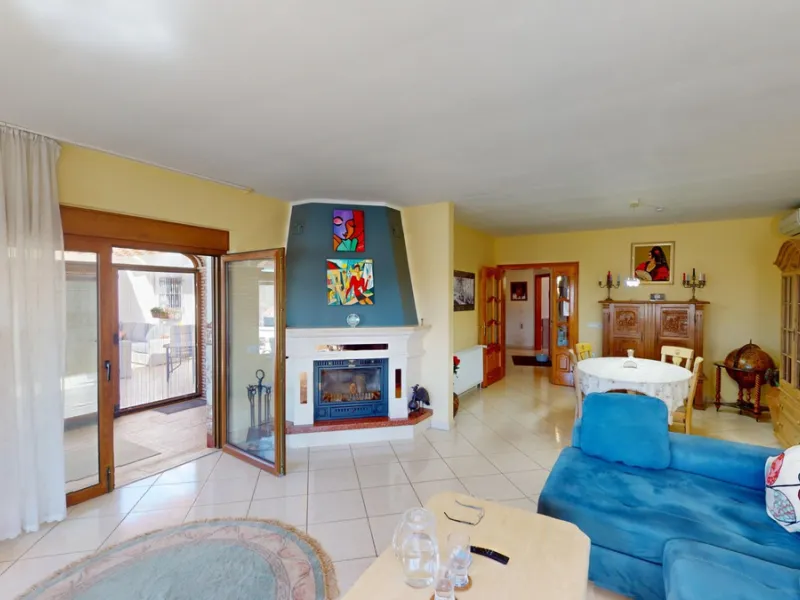 This exceptional, spacious U-shaped villa is located in the picturesque area of Iznate and offers two separate living units, each fully equipped. The villa spans two floors and features a total of seven bedrooms and six bathrooms. Each unit includes a fun