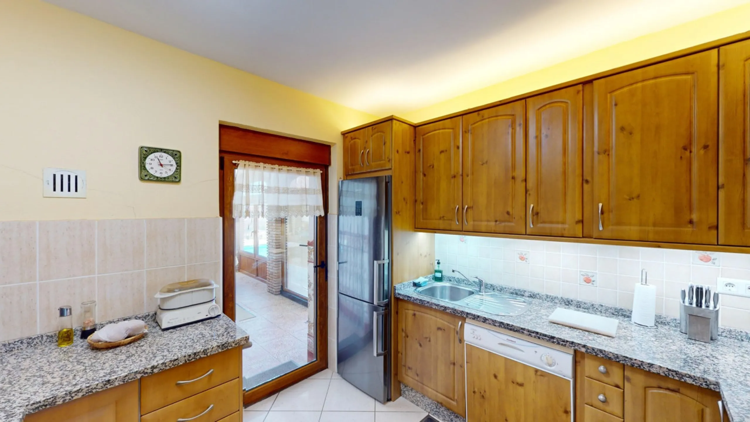 This exceptional, spacious U-shaped villa is located in the picturesque area of Iznate and offers two separate living units, each fully equipped. The villa spans two floors and features a total of seven bedrooms and six bathrooms. Each unit includes a fun