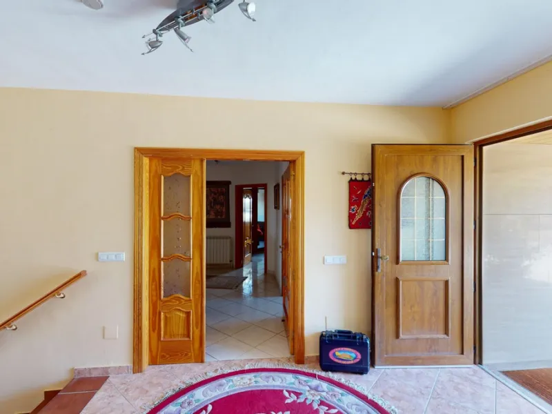 This exceptional, spacious U-shaped villa is located in the picturesque area of Iznate and offers two separate living units, each fully equipped. The villa spans two floors and features a total of seven bedrooms and six bathrooms. Each unit includes a fun