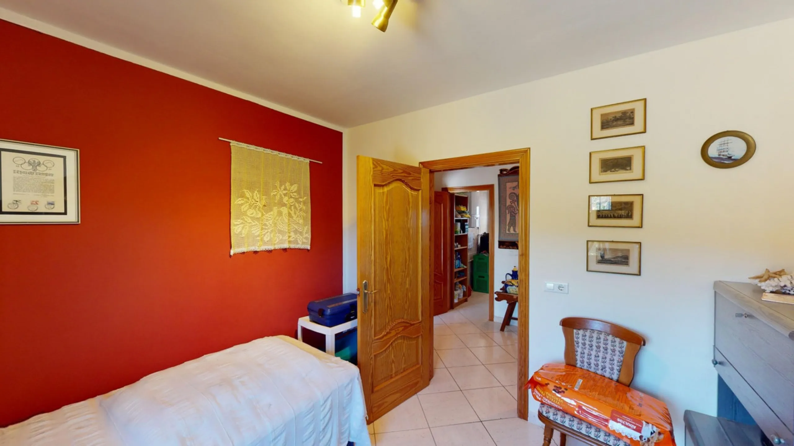 This exceptional, spacious U-shaped villa is located in the picturesque area of Iznate and offers two separate living units, each fully equipped. The villa spans two floors and features a total of seven bedrooms and six bathrooms. Each unit includes a fun