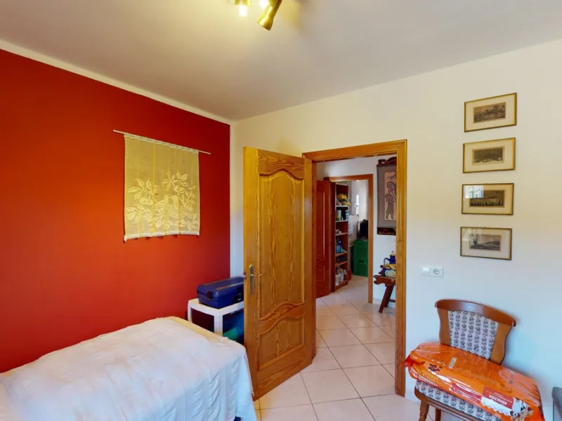 This exceptional, spacious U-shaped villa is located in the picturesque area of Iznate and offers two separate living units, each fully equipped. The villa spans two floors and features a total of seven bedrooms and six bathrooms. Each unit includes a fun
