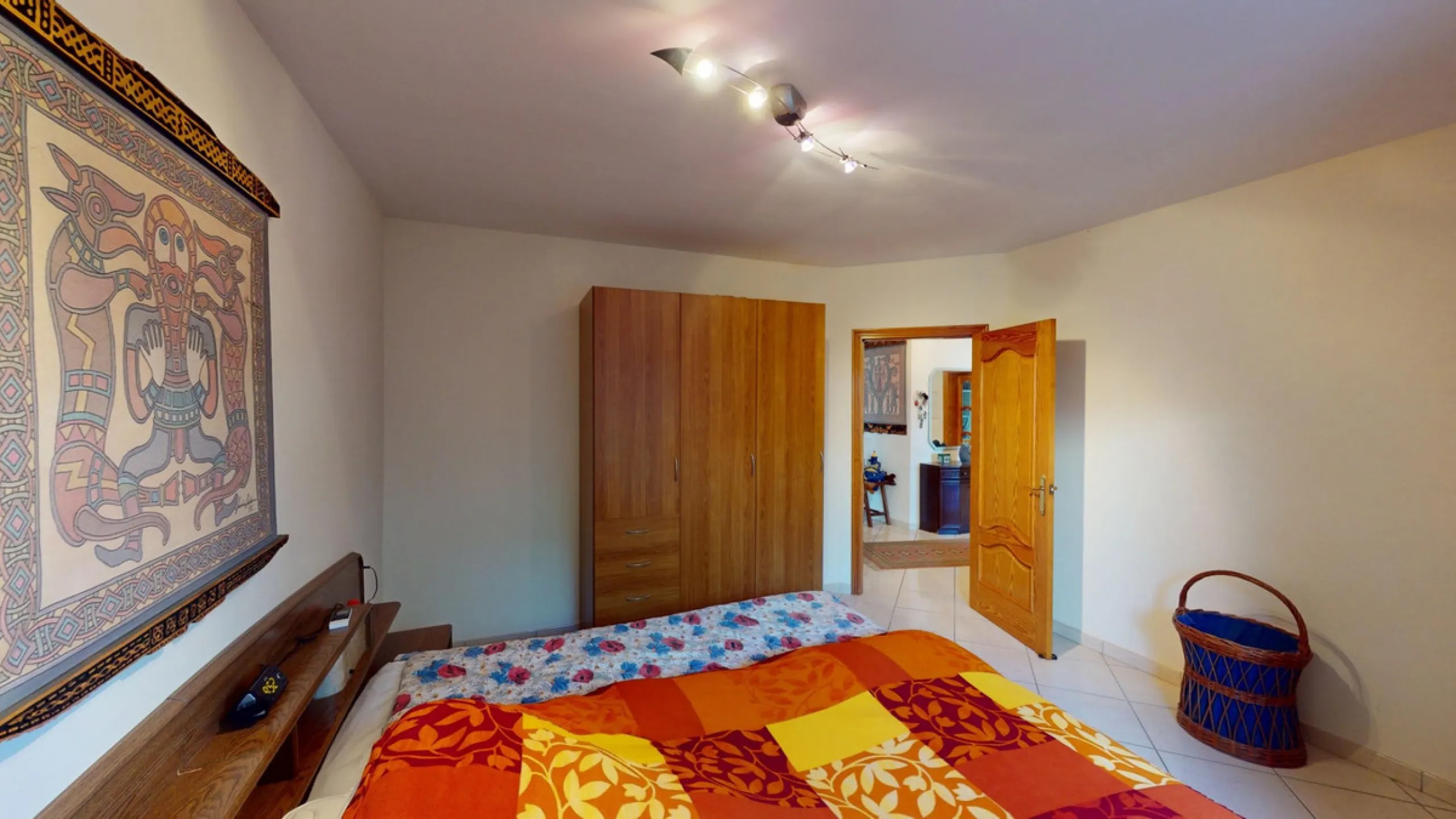 This exceptional, spacious U-shaped villa is located in the picturesque area of Iznate and offers two separate living units, each fully equipped. The villa spans two floors and features a total of seven bedrooms and six bathrooms. Each unit includes a fun