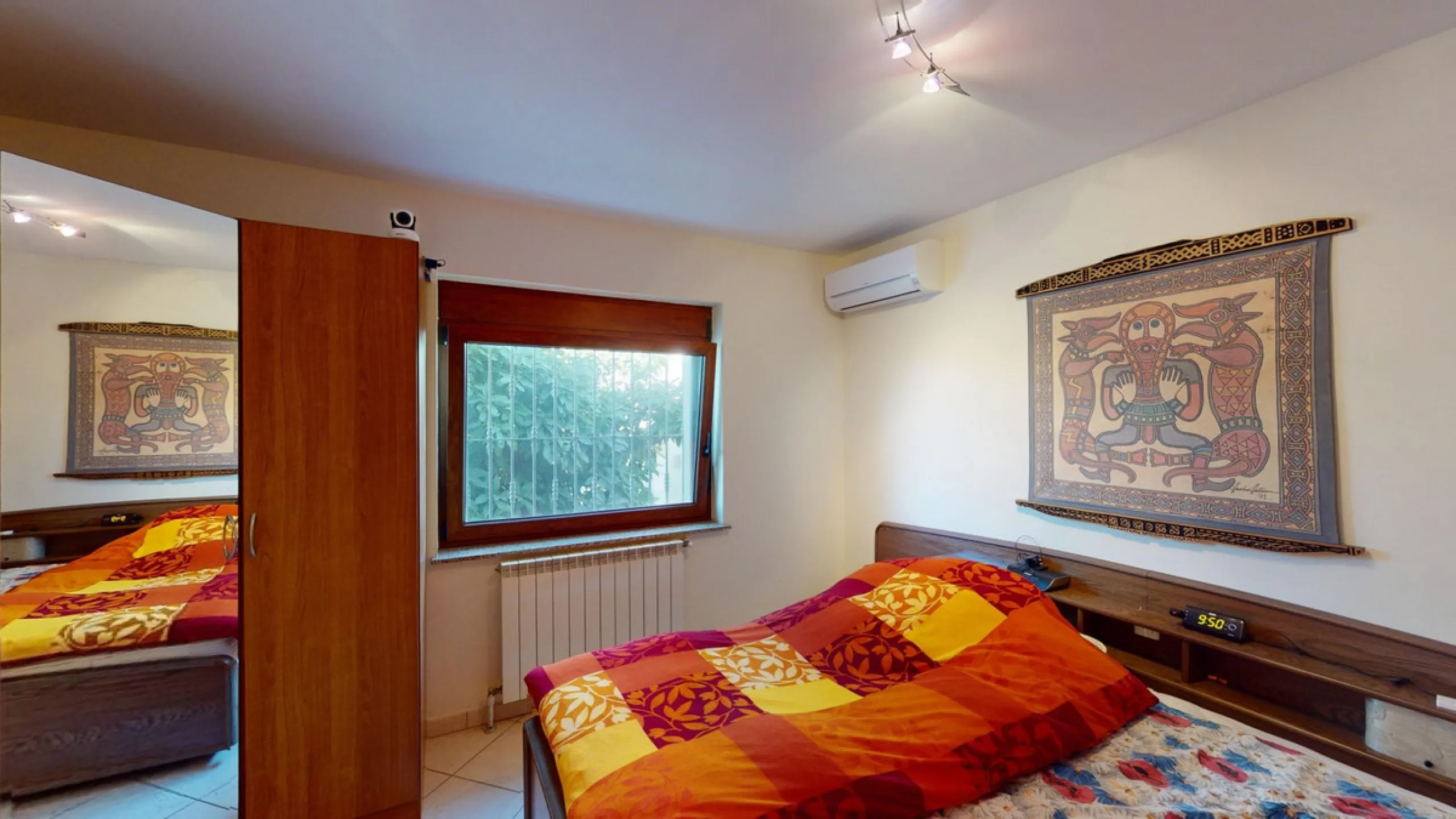 This exceptional, spacious U-shaped villa is located in the picturesque area of Iznate and offers two separate living units, each fully equipped. The villa spans two floors and features a total of seven bedrooms and six bathrooms. Each unit includes a fun