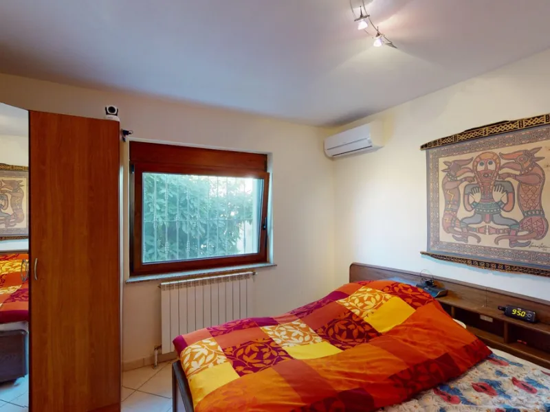 This exceptional, spacious U-shaped villa is located in the picturesque area of Iznate and offers two separate living units, each fully equipped. The villa spans two floors and features a total of seven bedrooms and six bathrooms. Each unit includes a fun