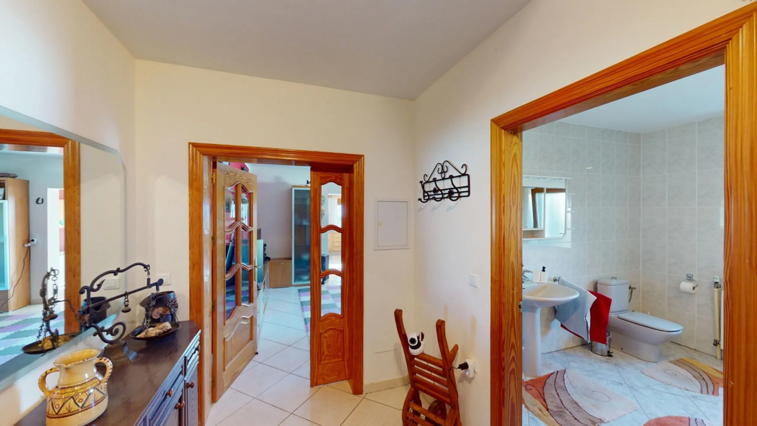 This exceptional, spacious U-shaped villa is located in the picturesque area of Iznate and offers two separate living units, each fully equipped. The villa spans two floors and features a total of seven bedrooms and six bathrooms. Each unit includes a fun