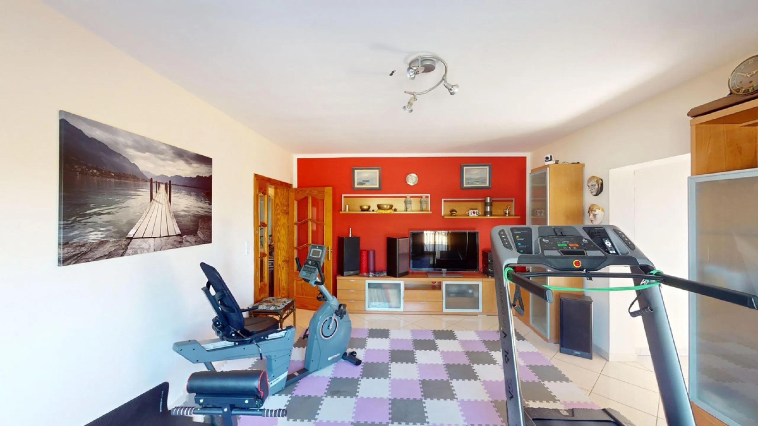 This exceptional, spacious U-shaped villa is located in the picturesque area of Iznate and offers two separate living units, each fully equipped. The villa spans two floors and features a total of seven bedrooms and six bathrooms. Each unit includes a fun