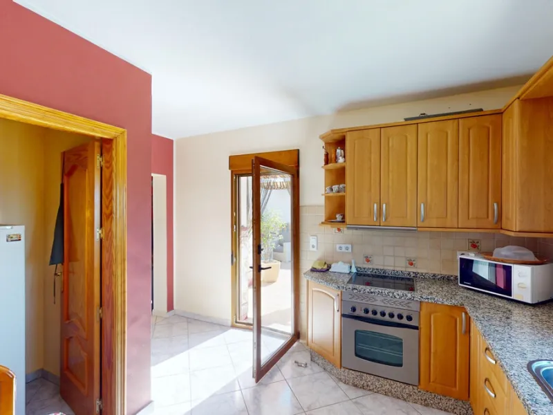 This exceptional, spacious U-shaped villa is located in the picturesque area of Iznate and offers two separate living units, each fully equipped. The villa spans two floors and features a total of seven bedrooms and six bathrooms. Each unit includes a fun