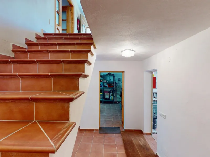 This exceptional, spacious U-shaped villa is located in the picturesque area of Iznate and offers two separate living units, each fully equipped. The villa spans two floors and features a total of seven bedrooms and six bathrooms. Each unit includes a fun