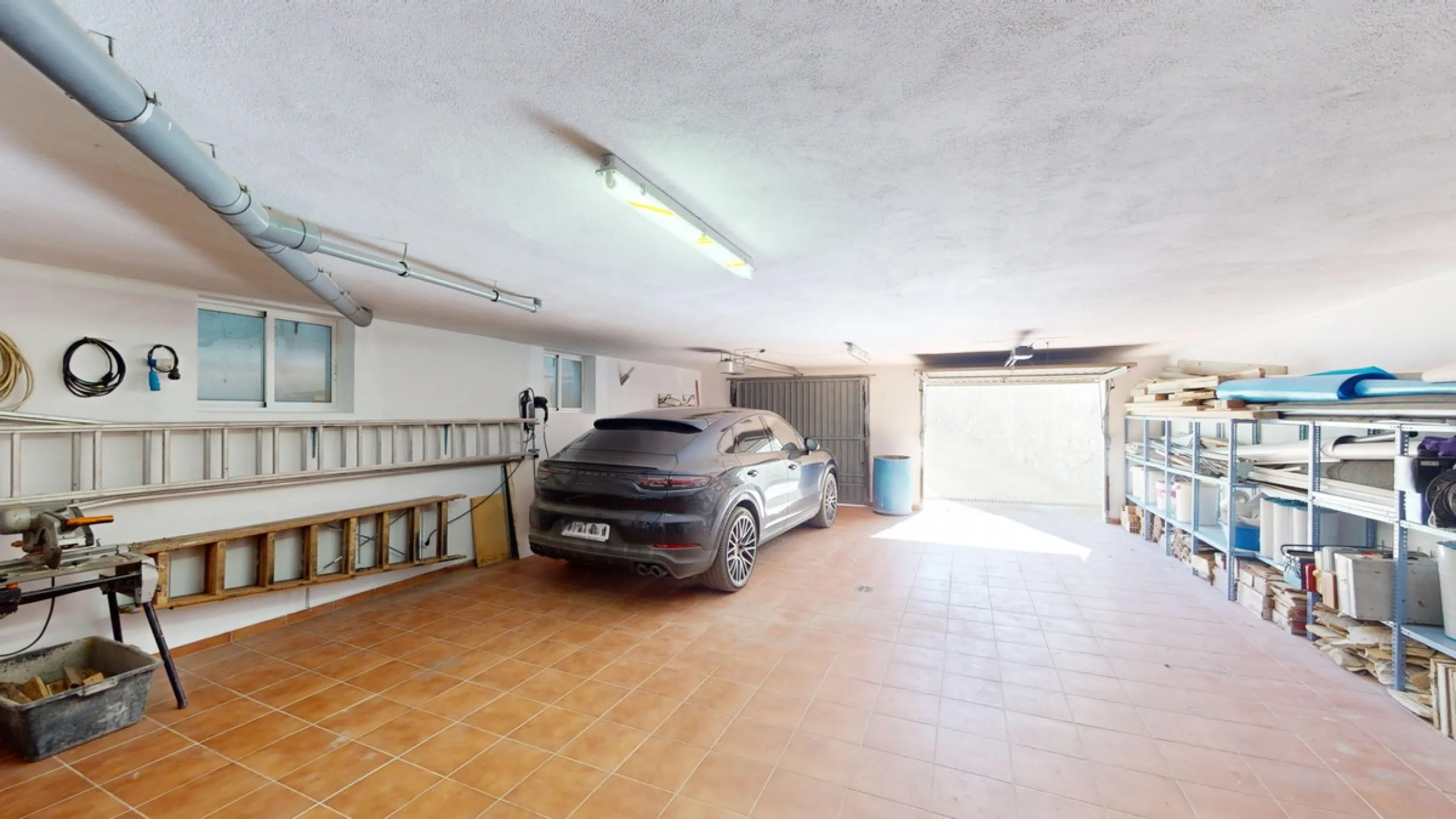 This exceptional, spacious U-shaped villa is located in the picturesque area of Iznate and offers two separate living units, each fully equipped. The villa spans two floors and features a total of seven bedrooms and six bathrooms. Each unit includes a fun