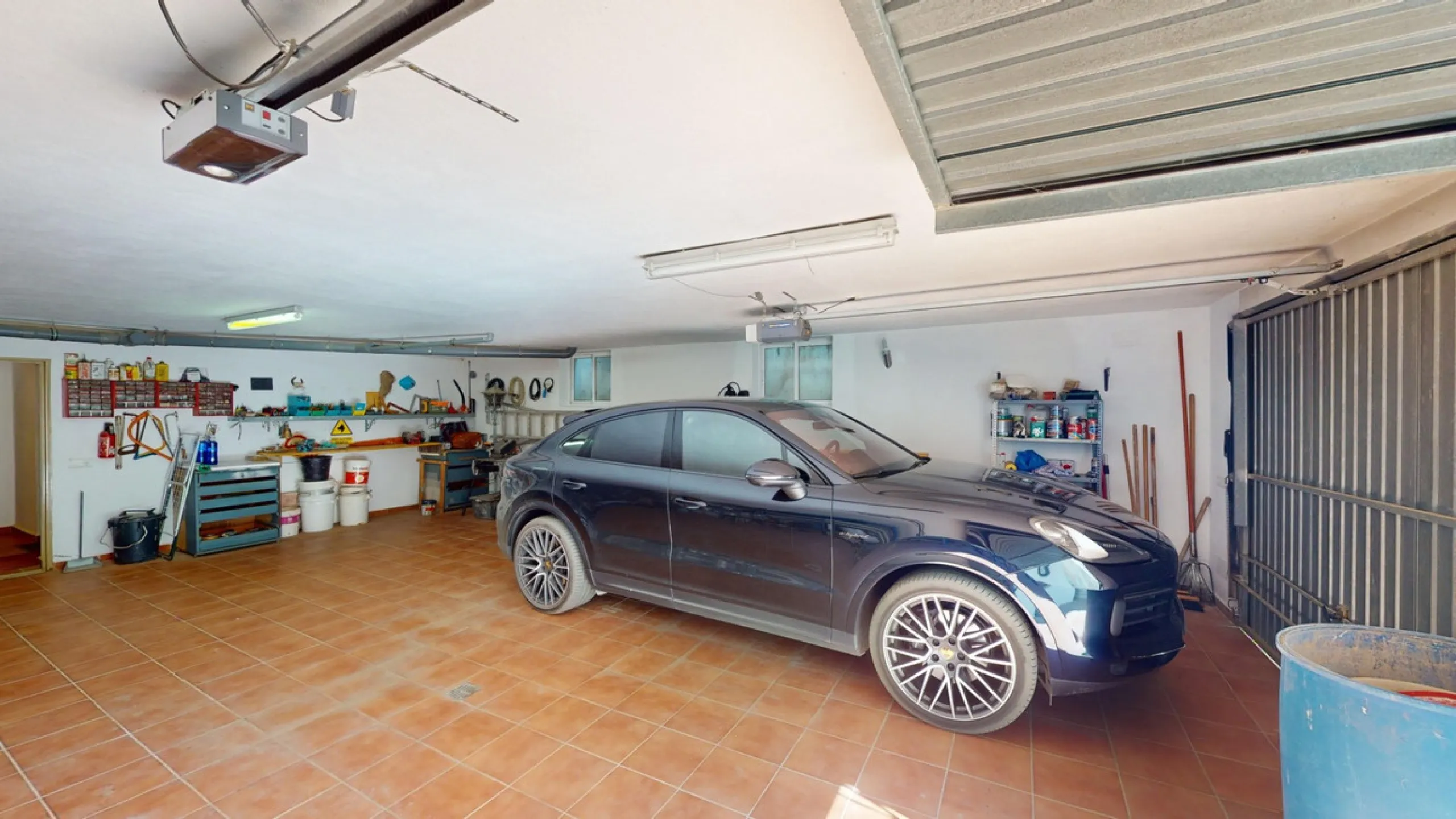 This exceptional, spacious U-shaped villa is located in the picturesque area of Iznate and offers two separate living units, each fully equipped. The villa spans two floors and features a total of seven bedrooms and six bathrooms. Each unit includes a fun
