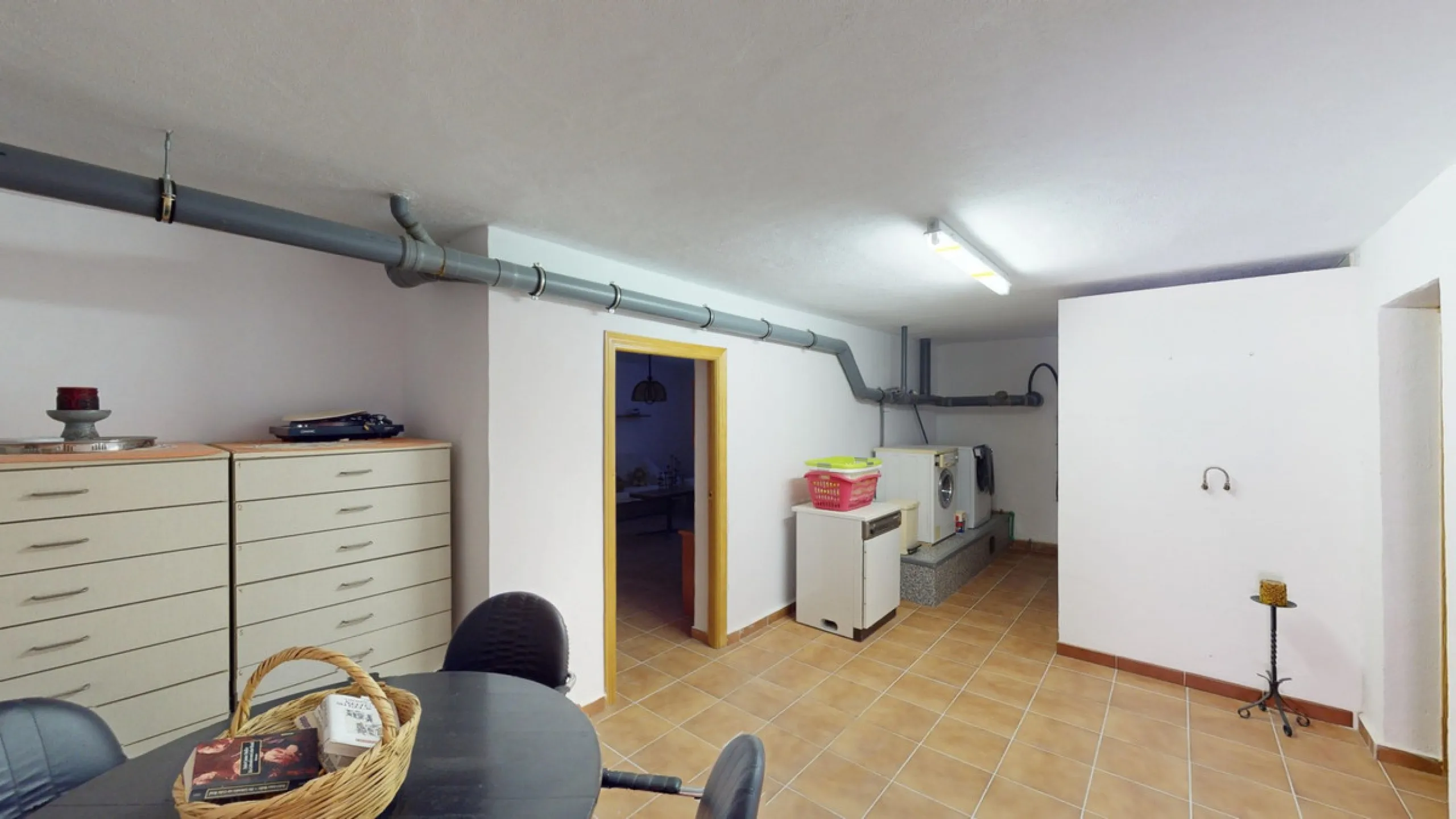 This exceptional, spacious U-shaped villa is located in the picturesque area of Iznate and offers two separate living units, each fully equipped. The villa spans two floors and features a total of seven bedrooms and six bathrooms. Each unit includes a fun