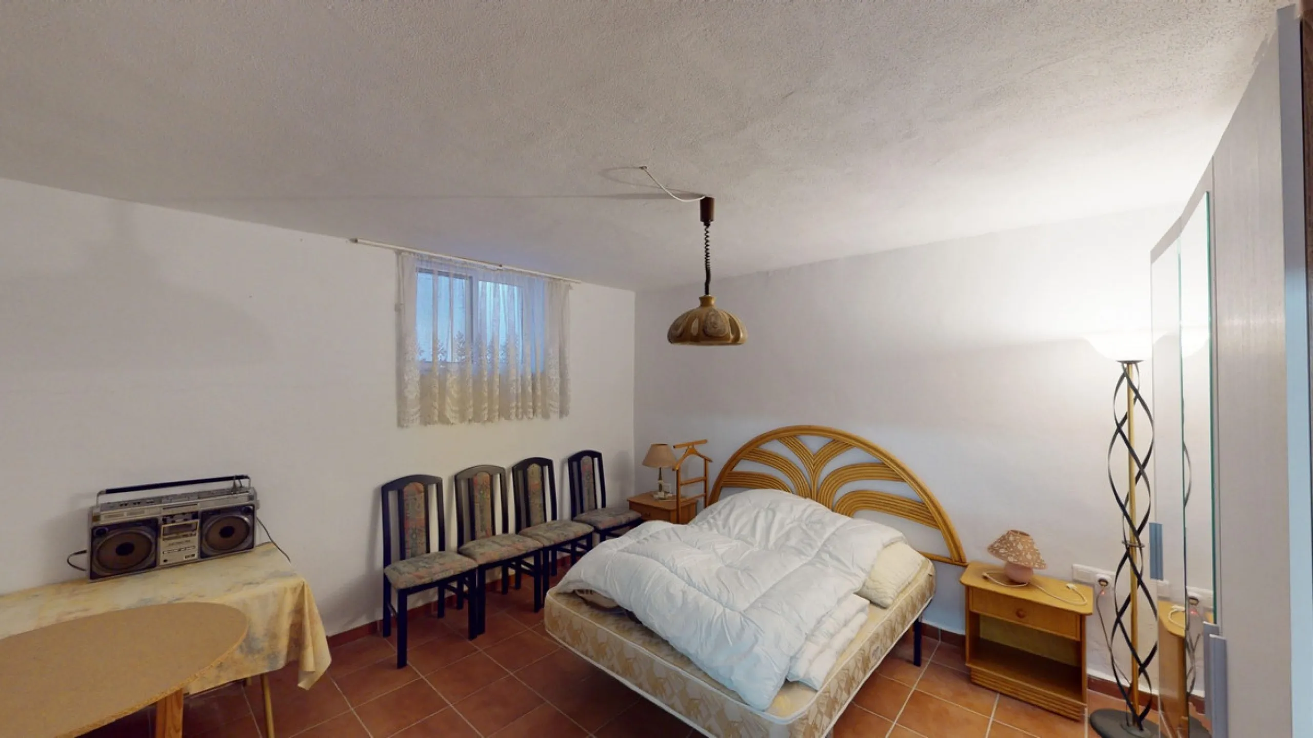 This exceptional, spacious U-shaped villa is located in the picturesque area of Iznate and offers two separate living units, each fully equipped. The villa spans two floors and features a total of seven bedrooms and six bathrooms. Each unit includes a fun