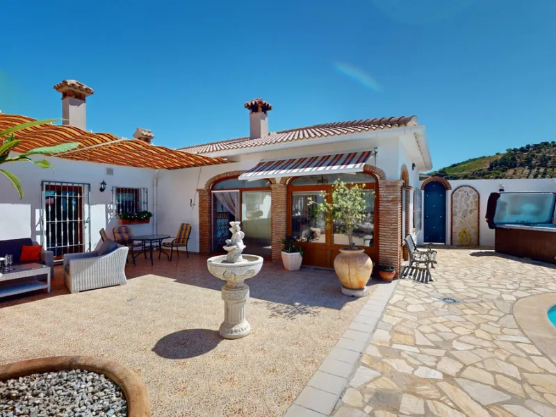 This exceptional, spacious U-shaped villa is located in the picturesque area of Iznate and offers two separate living units, each fully equipped. The villa spans two floors and features a total of seven bedrooms and six bathrooms. Each unit includes a fun