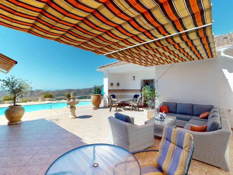 This exceptional, spacious U-shaped villa is located in the picturesque area of Iznate and offers two separate living units, each fully equipped. The villa spans two floors and features a total of seven bedrooms and six bathrooms. Each unit includes a fun