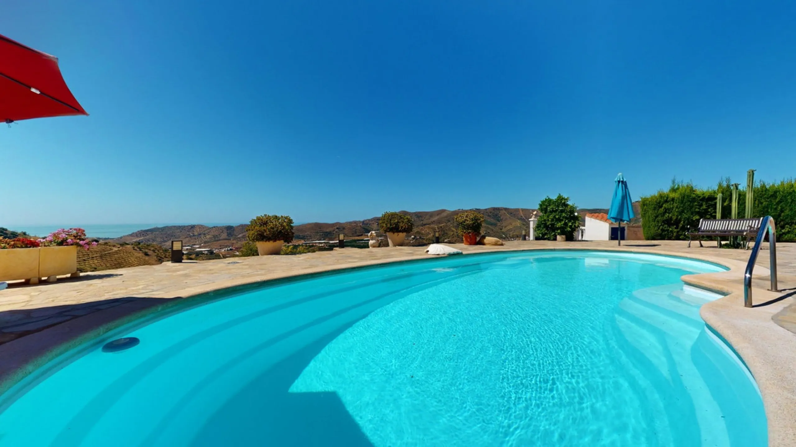 This exceptional, spacious U-shaped villa is located in the picturesque area of Iznate and offers two separate living units, each fully equipped. The villa spans two floors and features a total of seven bedrooms and six bathrooms. Each unit includes a fun